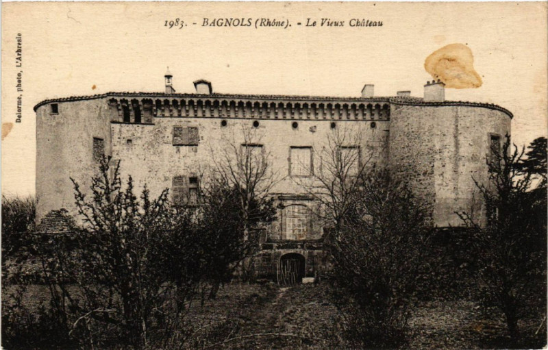 Carte postale ancienne Bagnols Le Vieux Chateau à Bagnols