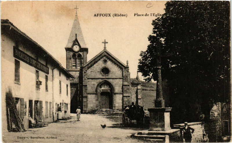Carte postale ancienne Affoux Place de l'Eglise à Affoux