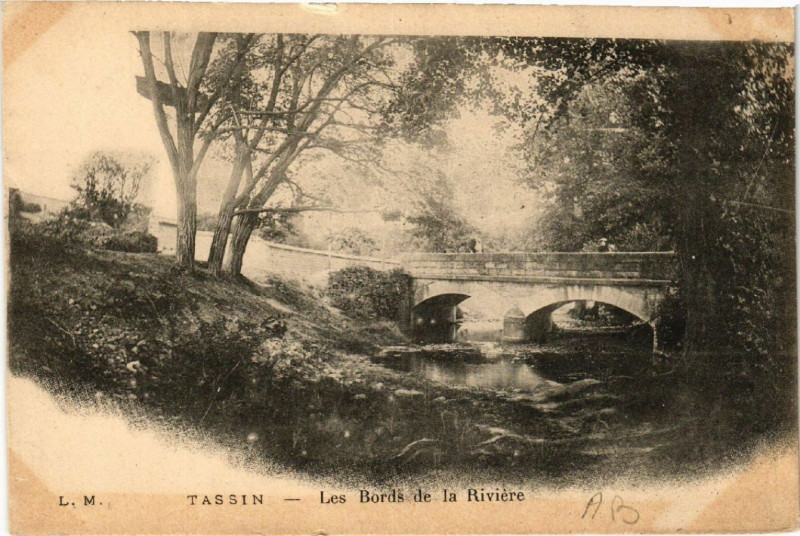 Carte postale ancienne Tassin Les Bords de la Riviere