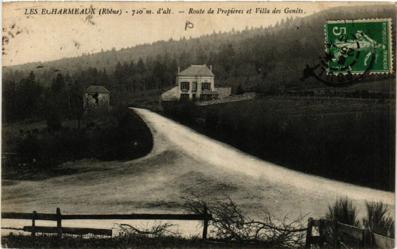 Carte postale ancienne Les Echarmeaux Route de Propieres et Villa des Genets à Propières