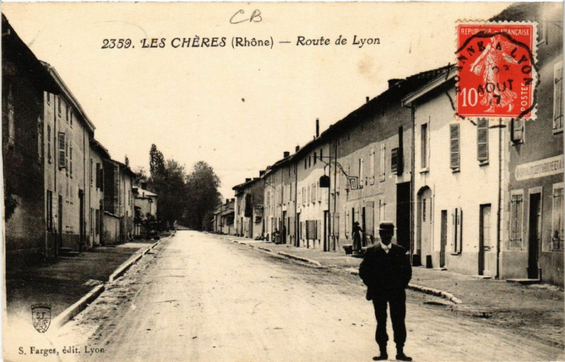 Carte postale ancienne Les Cheres Route de Lyon à Lyon