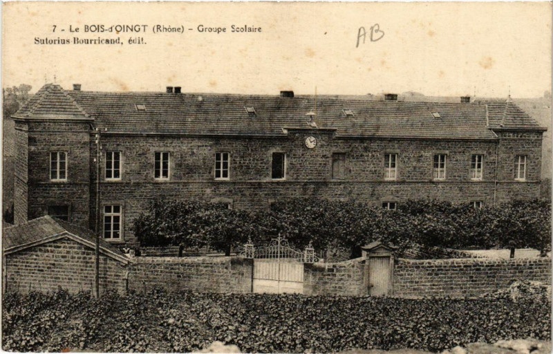 Carte postale ancienne Le Bois d'Oingt Groupe Scolaire