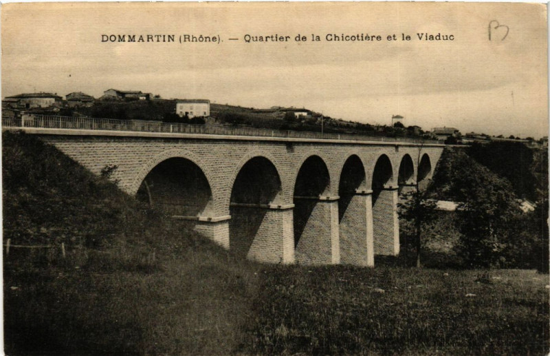 Carte postale ancienne Dommartin Quartier de la Chicotiere et le Viaduc à Dommartin