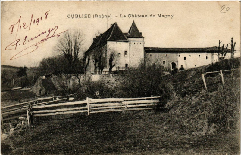 Carte postale ancienne Cublize Le Chateau de Magny à Cublize