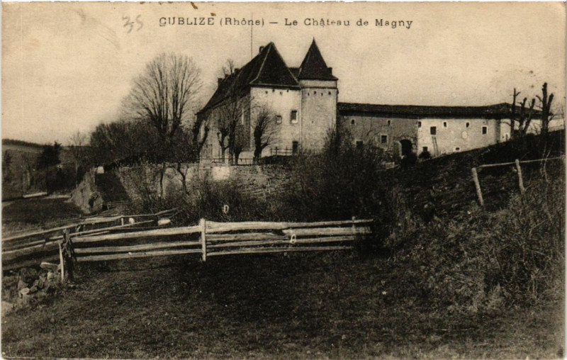 Carte postale ancienne Cublize Le Chateau de Magny à Cublize