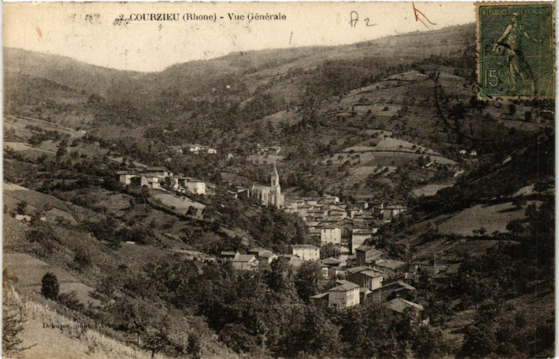 Carte postale ancienne Courzieu Vue générale à Courzieu