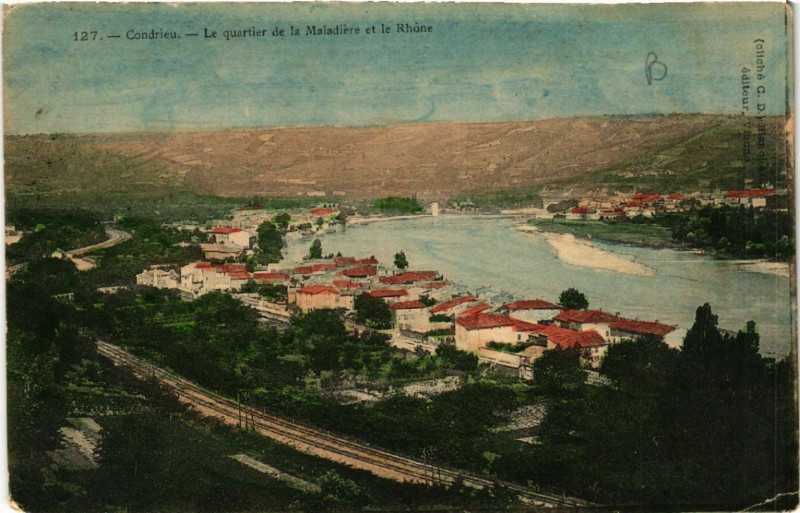 Carte postale ancienne Condrieu Le quartier de la Maladiere et le Rhone à Condrieu