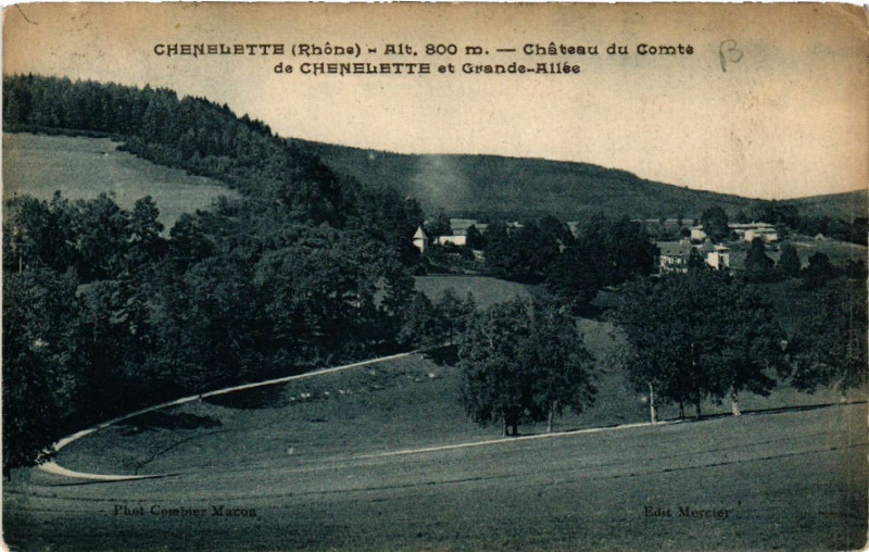 Carte postale ancienne Chenelette Chateau du Comte de Chenelette et Grande Allée à Chénelette