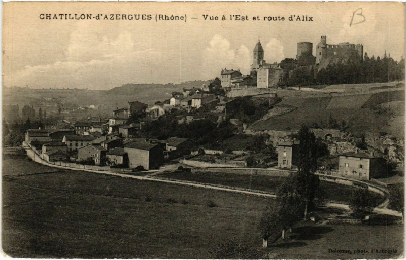 Carte postale ancienne Chatillon d'Azergues Vue a l'Est et route d'Alix à Châtillon