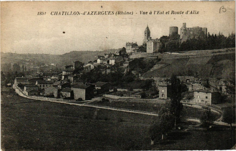 Carte postale ancienne Chatillon d'Azergues Vue a l'Est et route d'Alix à Châtillon