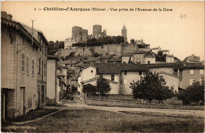 Carte postale ancienne Chatillon d'Azergues Vue prise de l'Avenue de la Gare à Châtillon