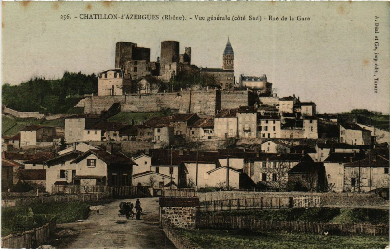 Carte postale ancienne Chatillon d'Azergues Vue générale-Rue de la Gare à Châtillon