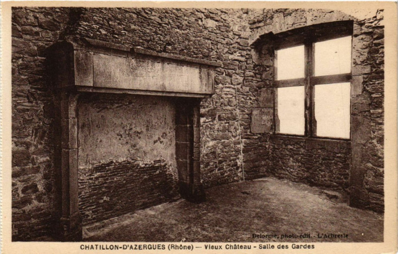 Carte postale ancienne Chatillon d'Azergues Vieux Chateau-Salle des Gardes à Châtillon