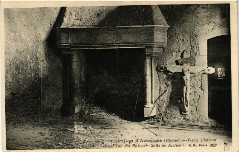 Carte postale ancienne Chatillon d'Azergues Vieux Chateau-Interieur de Ruines à Châtillon