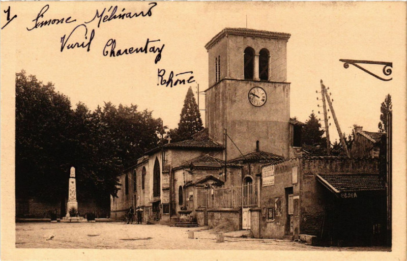 Carte postale ancienne Charentay Place de l'Eglise à Charentay