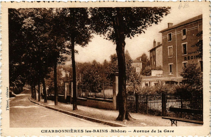 Carte postale ancienne Charbonnieres-les-Bains Avenue de la Gare à Charbonnières-les-Bains