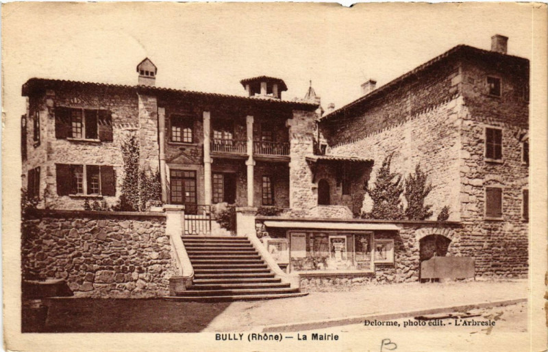 Carte postale ancienne Bully La Mairie à Bully