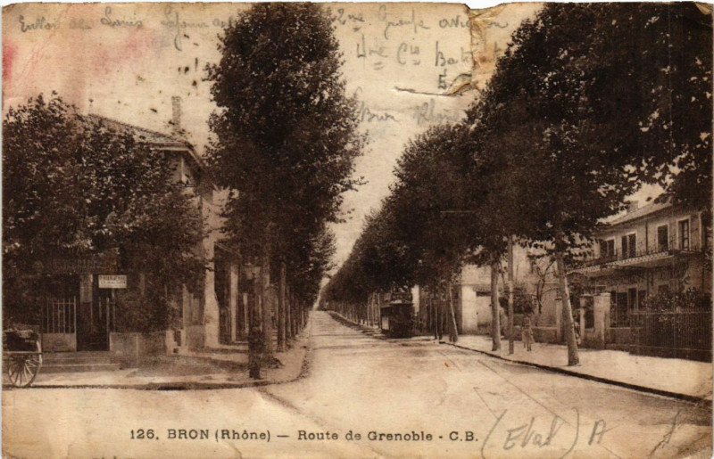 Carte postale ancienne Bron Route de Grenonble à Bron