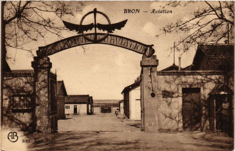 Carte postale ancienne Bron Aviation à Bron