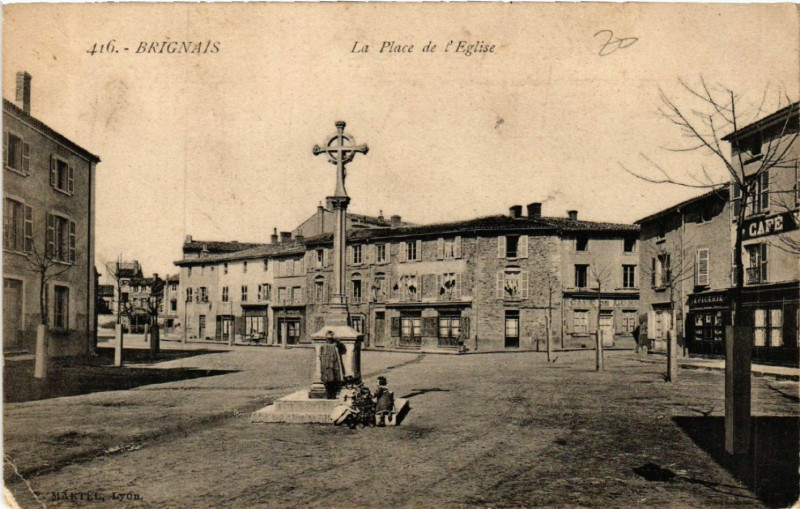 Carte postale ancienne Brignais Le Place de l'Eglise à Brignais