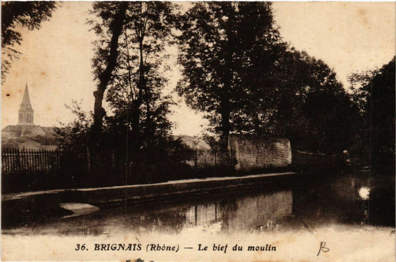 Carte postale ancienne Brignais Le bief du moulin à Brignais