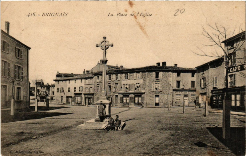 Carte postale ancienne Brignais La Place de l'Eglise à Brignais