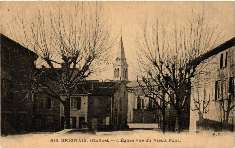 Carte postale ancienne Brignais Eglise vue du Vieux Pont à Brignais