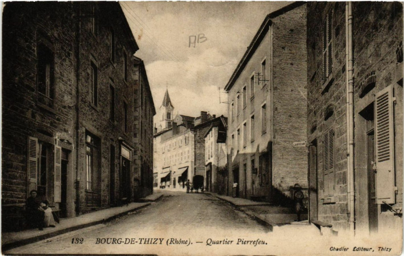 Carte postale ancienne Bourg-de-Thizy Quartier Pierrefeu