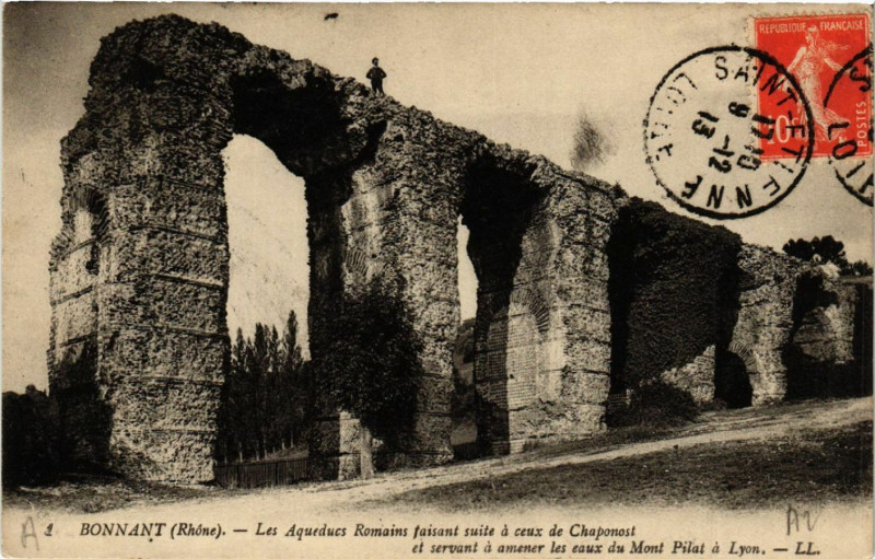 Carte postale ancienne Bonnant Les Aqueducs Romains