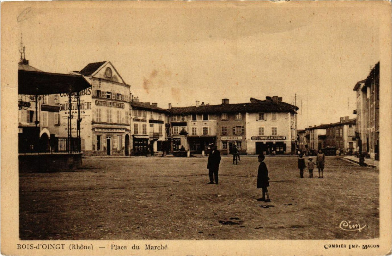 Carte postale ancienne Bois d'Oingt Place du Marché