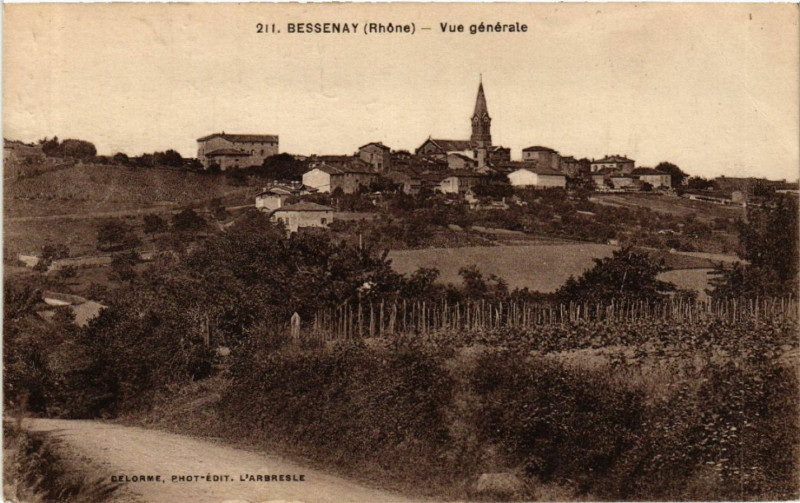Carte postale ancienne Bessenay Vue générale à Bessenay