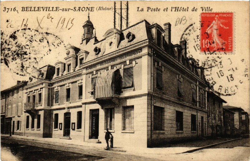 Carte postale ancienne Belleville-sur-Saone La Poste et l'Hotel de Ville