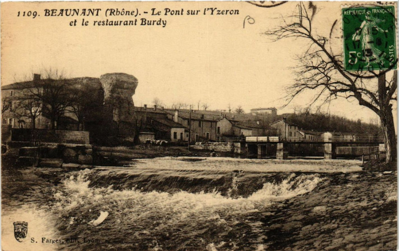 Carte postale ancienne Beaunant Le Pont sur l'Yzeron et le restaurant Burdy à Yzeron