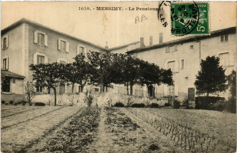 Carte postale ancienne Messimy Le Pensionnat. à Messimy