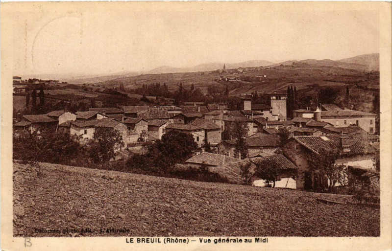 Carte postale ancienne Le Breuil Vue générale. au midi au Breuil