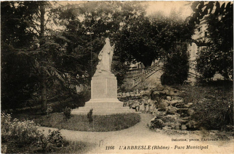 Carte postale ancienne L'Arbresle Parc Municipal à L'Arbresle