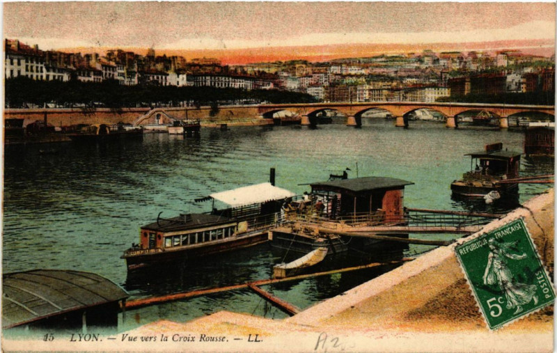Carte postale ancienne Lyon vue vers la Croix Rousse à Lyon