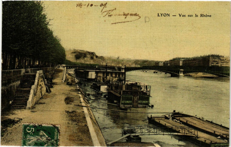 Carte postale ancienne Lyon Vue sur le Rhone à Lyon