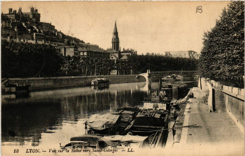Carte postale ancienne Lyon vue sur la Saone vers St-Georges à Lyon