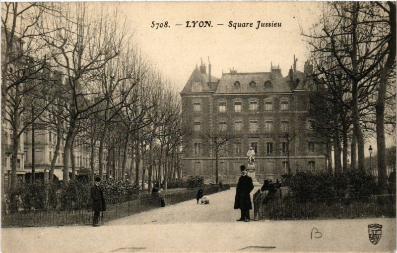Carte postale ancienne Lyon Square Jussieu. à Lyon