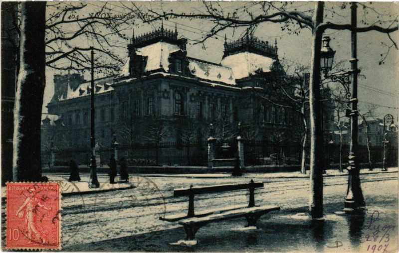Carte postale ancienne Lyon sous la Neige La Prefecture à Lyon