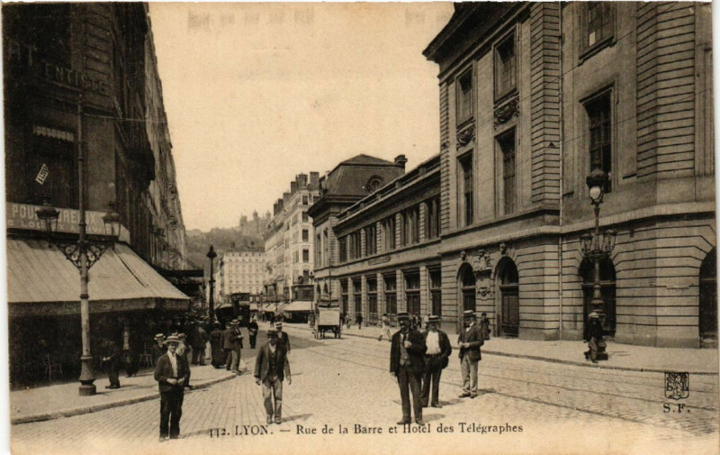 Carte postale ancienne Lyon Rue de la Barre et Hotel des Telegraphes à Lyon