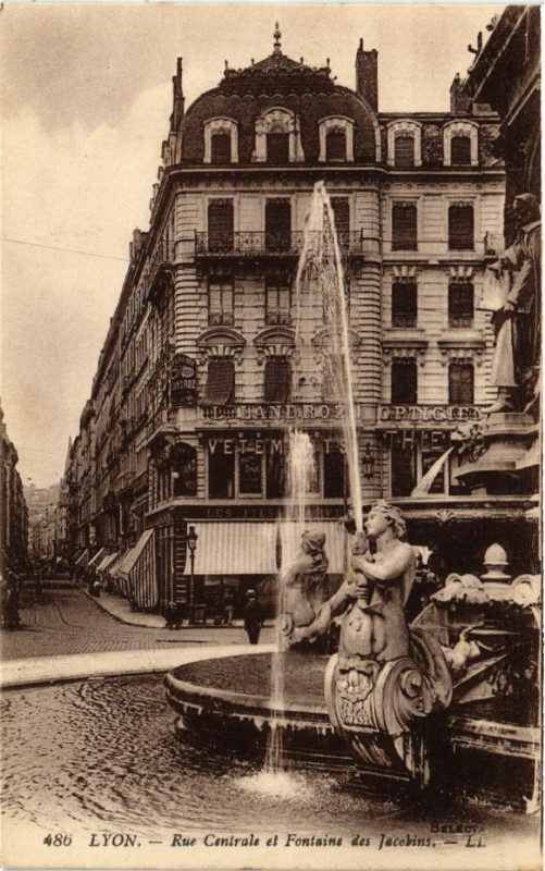 Carte postale ancienne Lyon Rue Centrale et Fontaine des Jacobins à Lyon
