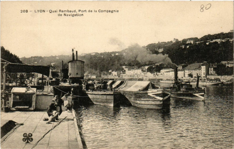 Carte postale ancienne Lyon Quai Rambaud Potrt de la Compagnie de Navigation à Lyon