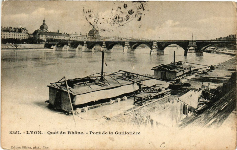 Carte postale ancienne Lyon Quai du Rhone Pont de la Guillotiere à Lyon