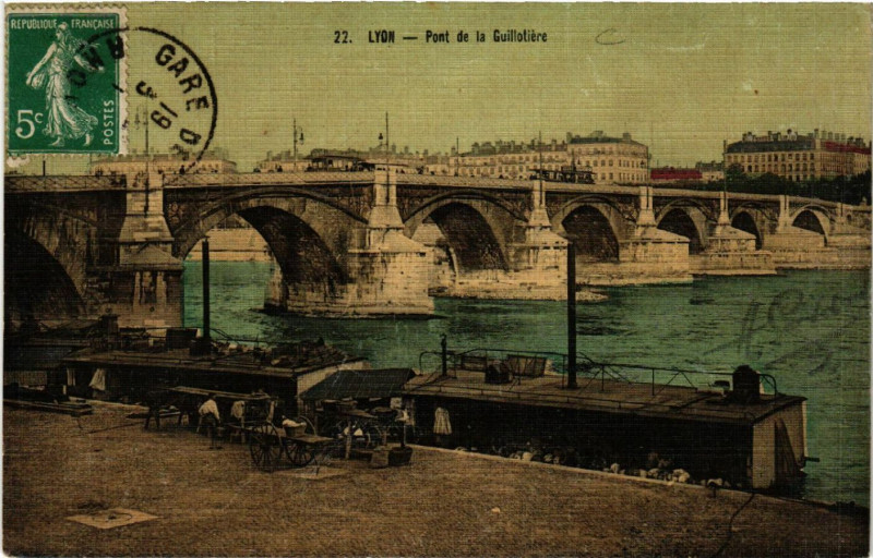 Carte postale ancienne Lyon Pont de la Guillotieres à Lyon