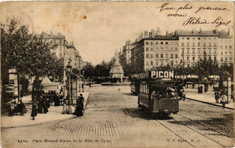 Carte postale ancienne Lyon Place Morand. Statue de la Ville de Lyon. Tam. Picon à Lyon