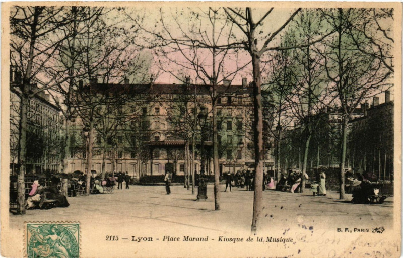 Carte postale ancienne Lyon Place Morand. Kiosque de la Musique à Lyon