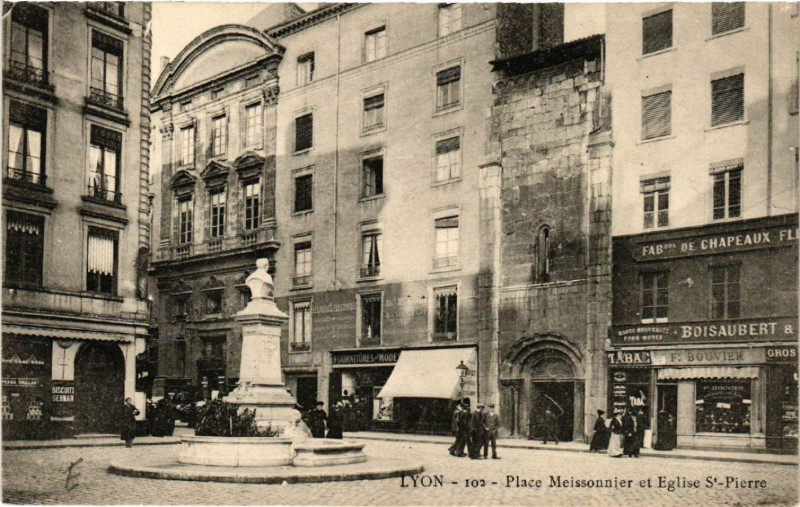 Carte postale ancienne Lyon Place Meissonnier. Eglise St-Pierre à Lyon