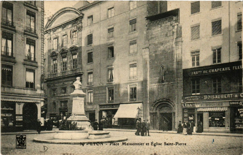 Carte postale ancienne Lyon Place Meissonnier. Eglise St-Pierre à Lyon